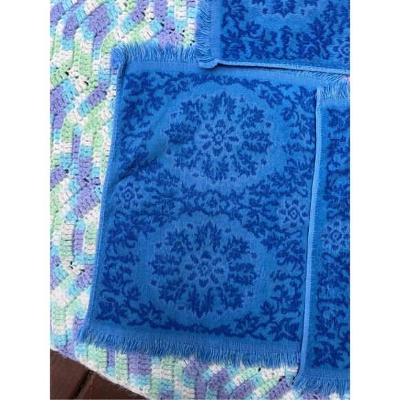 Vintage Set of Fingertip or Hand Towels - Picture 3 of 6